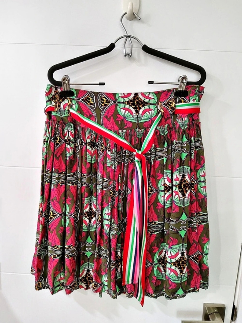 Oilily Silk Pleated Floral Animal Mini Skirt Size 42 Like New